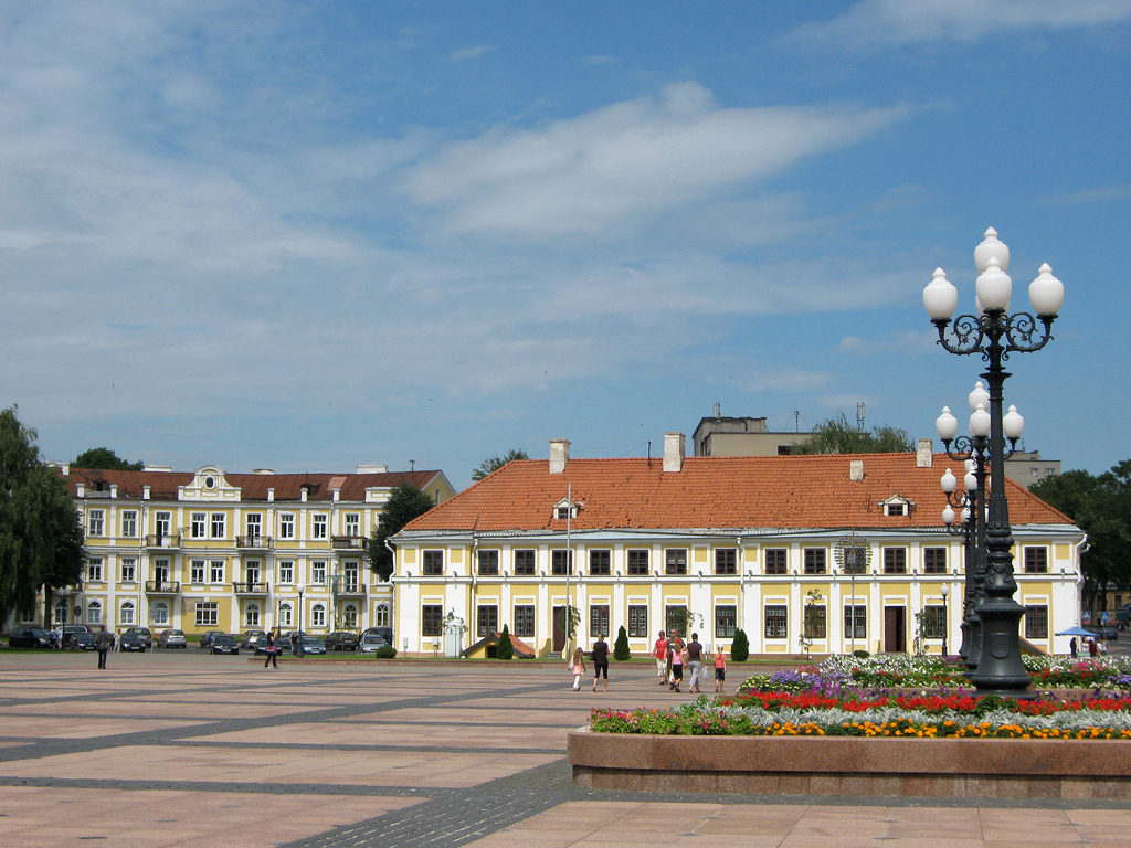 Гродно, Площадь Антония Тызенгауза, 2; Площадь Антония Тызенгауза, 4