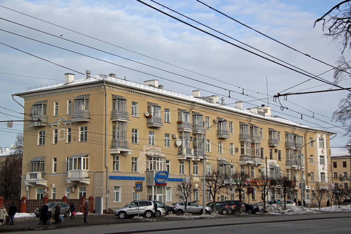 Казань, Улица Восстания, 42 / Улица Декабристов, 187