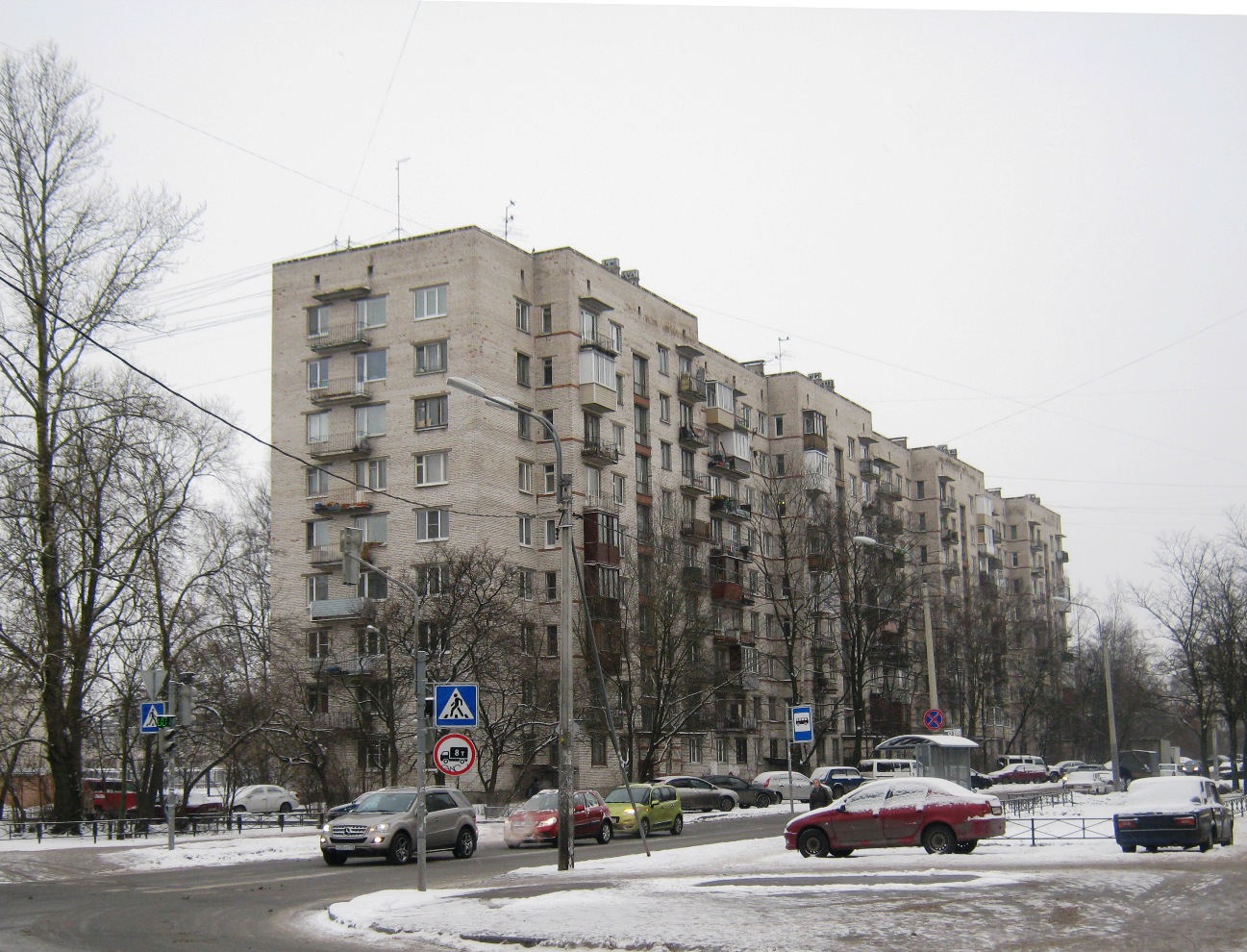 Peterburi, Улица Солдата Корзуна, 11 / Улица Стойкости, 2