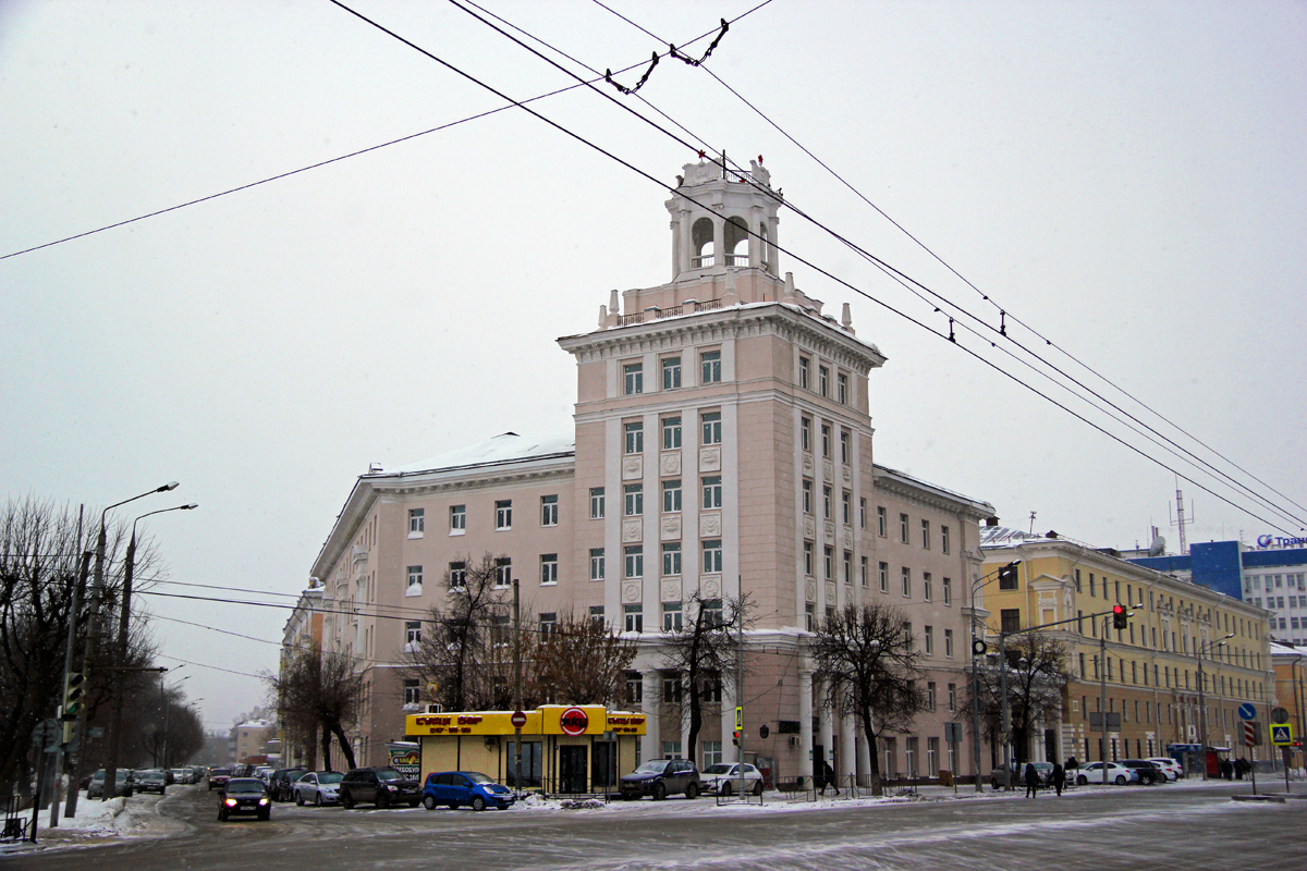 Казань, Улица Николая Ершова, 32 / Улица Абжалилова, 23