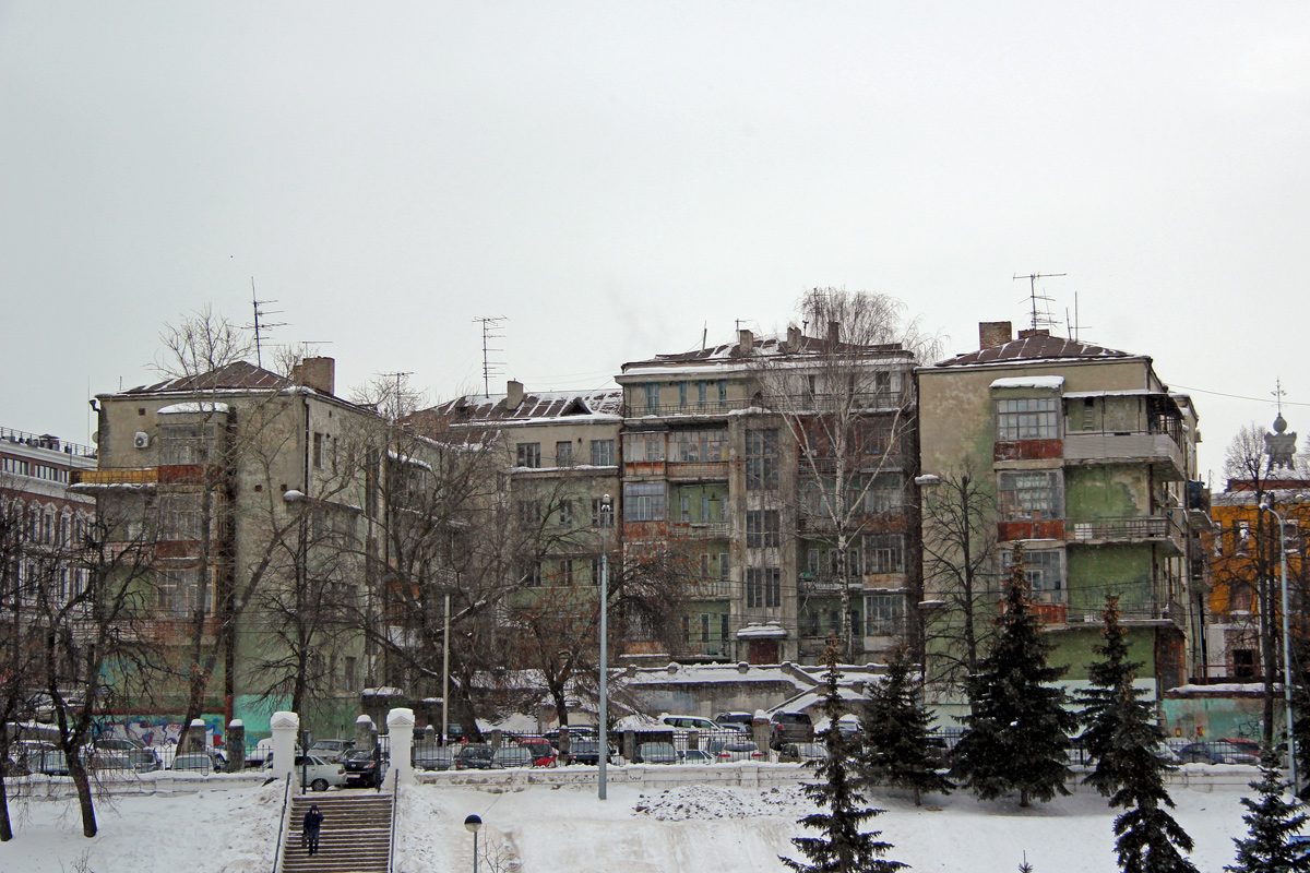 Казань, Улица Дзержинского, 18 / Улица Кави Наджми, 19