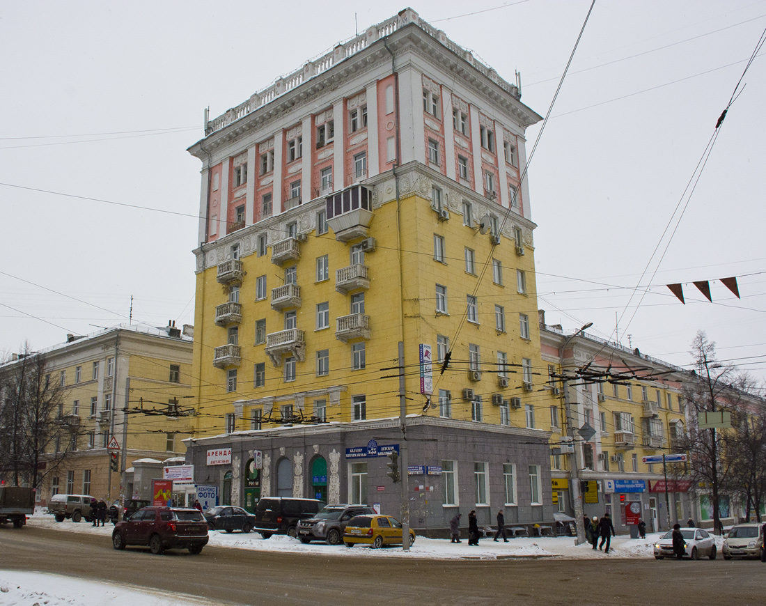 Уфа, Первомайская улица, 27 / Улица Ульяновых, 30