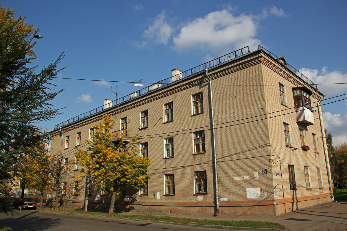 Казань, Улица Чапаева, 2 / Улица Побежимова, 36