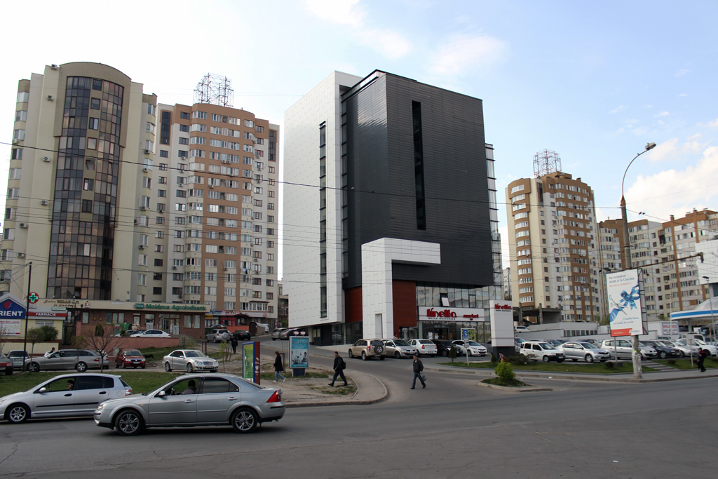 Кишинёв, Bulevardul Mircea cel Bătrân, 13/1; Bulevardul Mircea cel Bătrân, 13/2