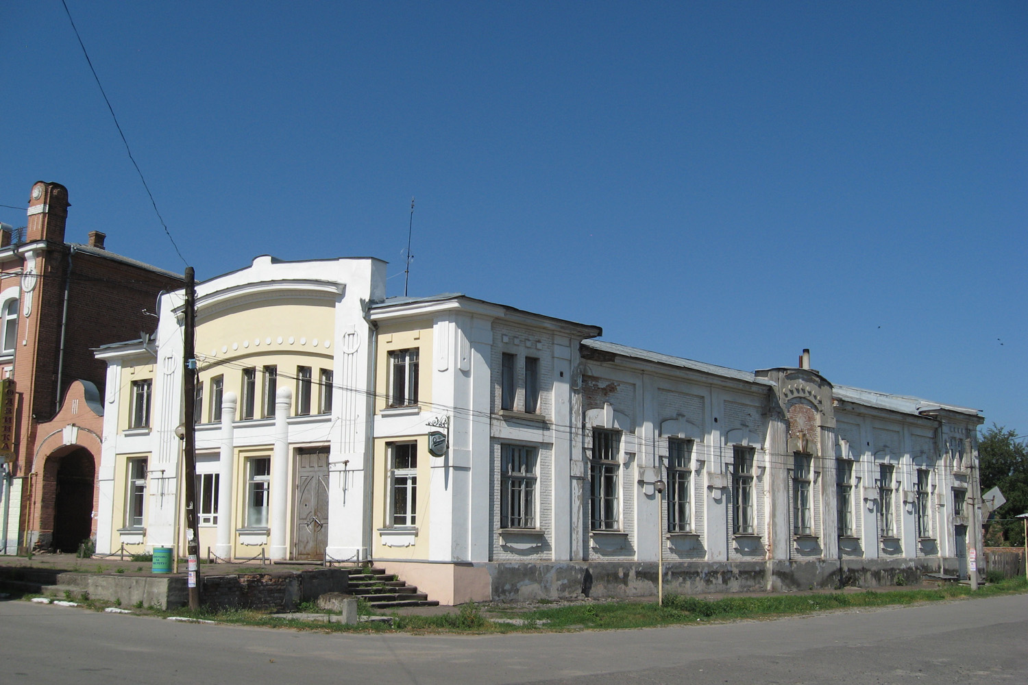 Зеньков, Октябрьская улица, 1