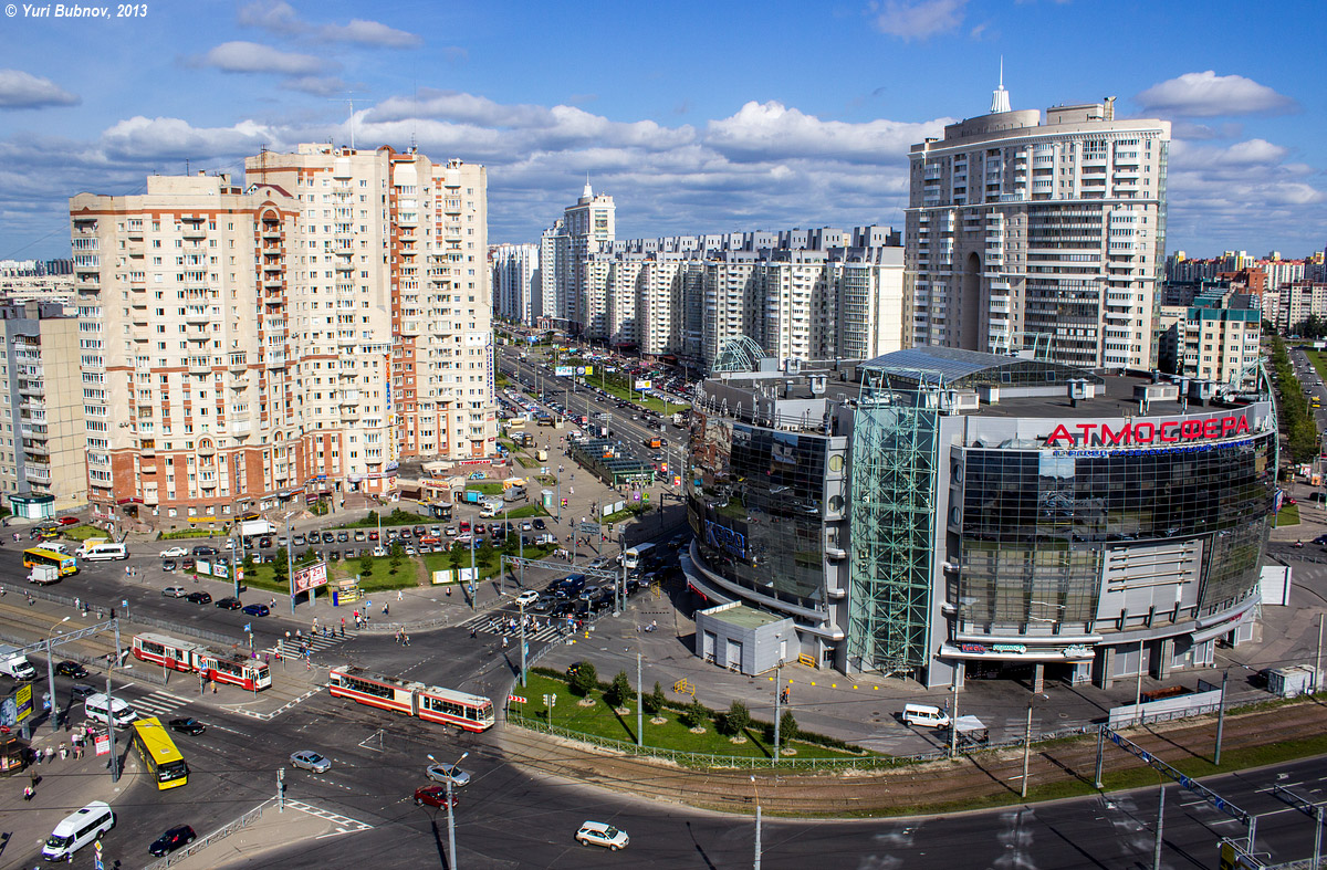 Санкт-Петербург, Комендантский проспект, 12; Комендантская площадь, 1