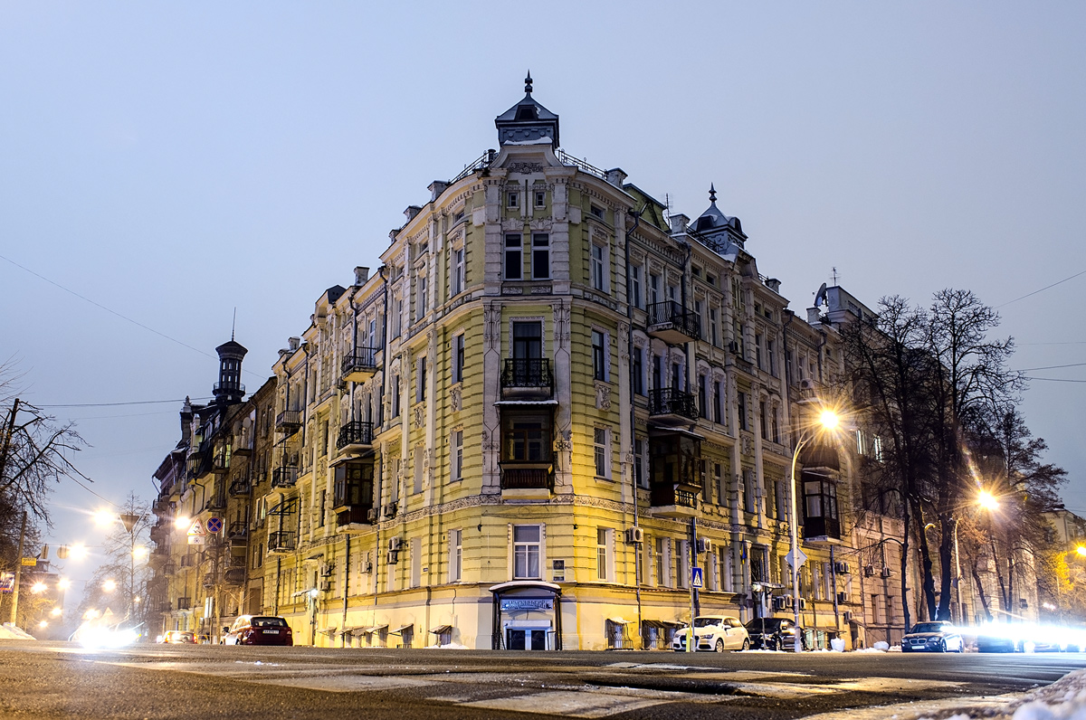 Київ, Лютеранская улица, 28 / Круглоуниверситетская улица, 19