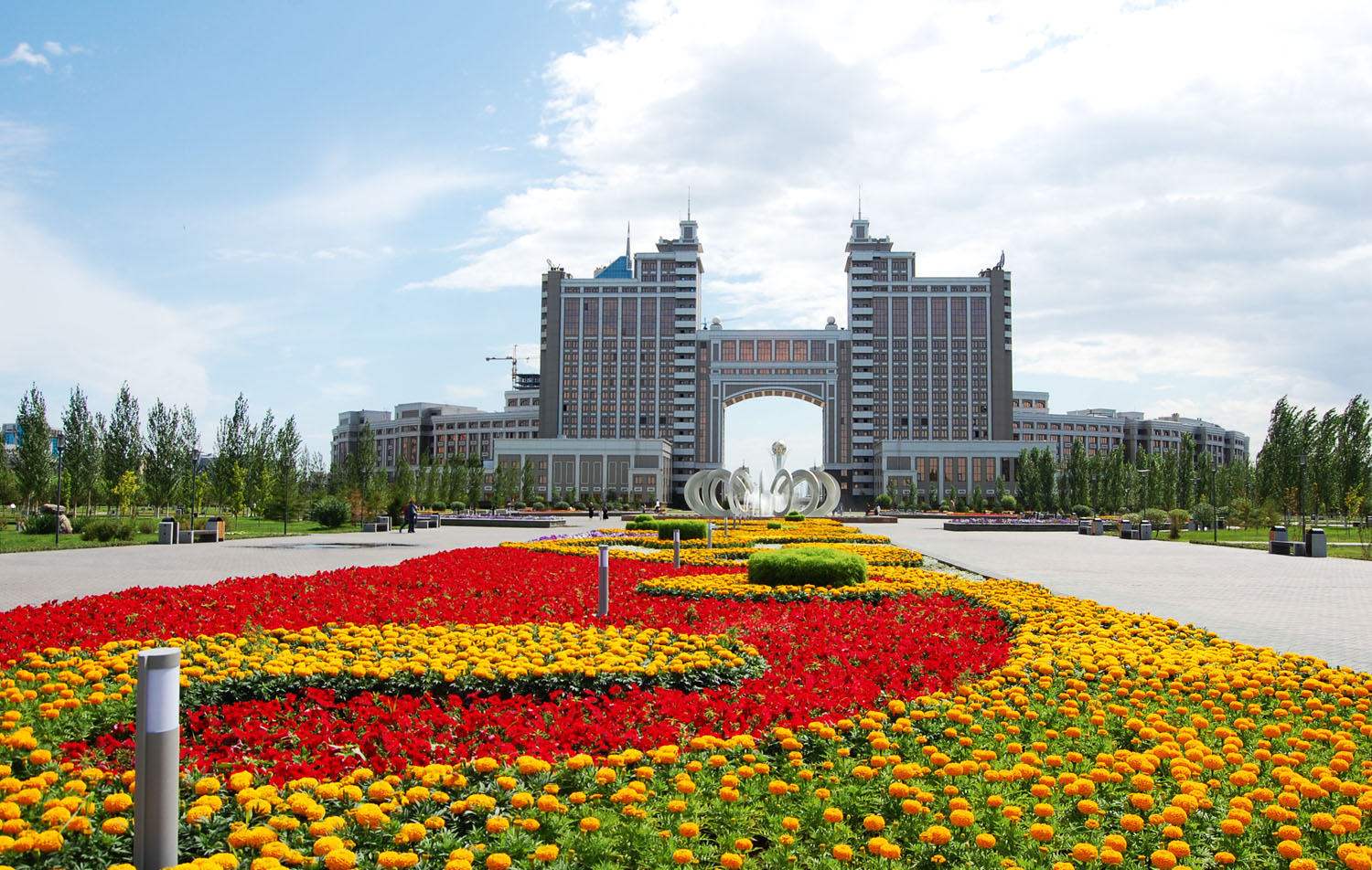 Astana, Проспект Кабанбай батыра, 19 блок B