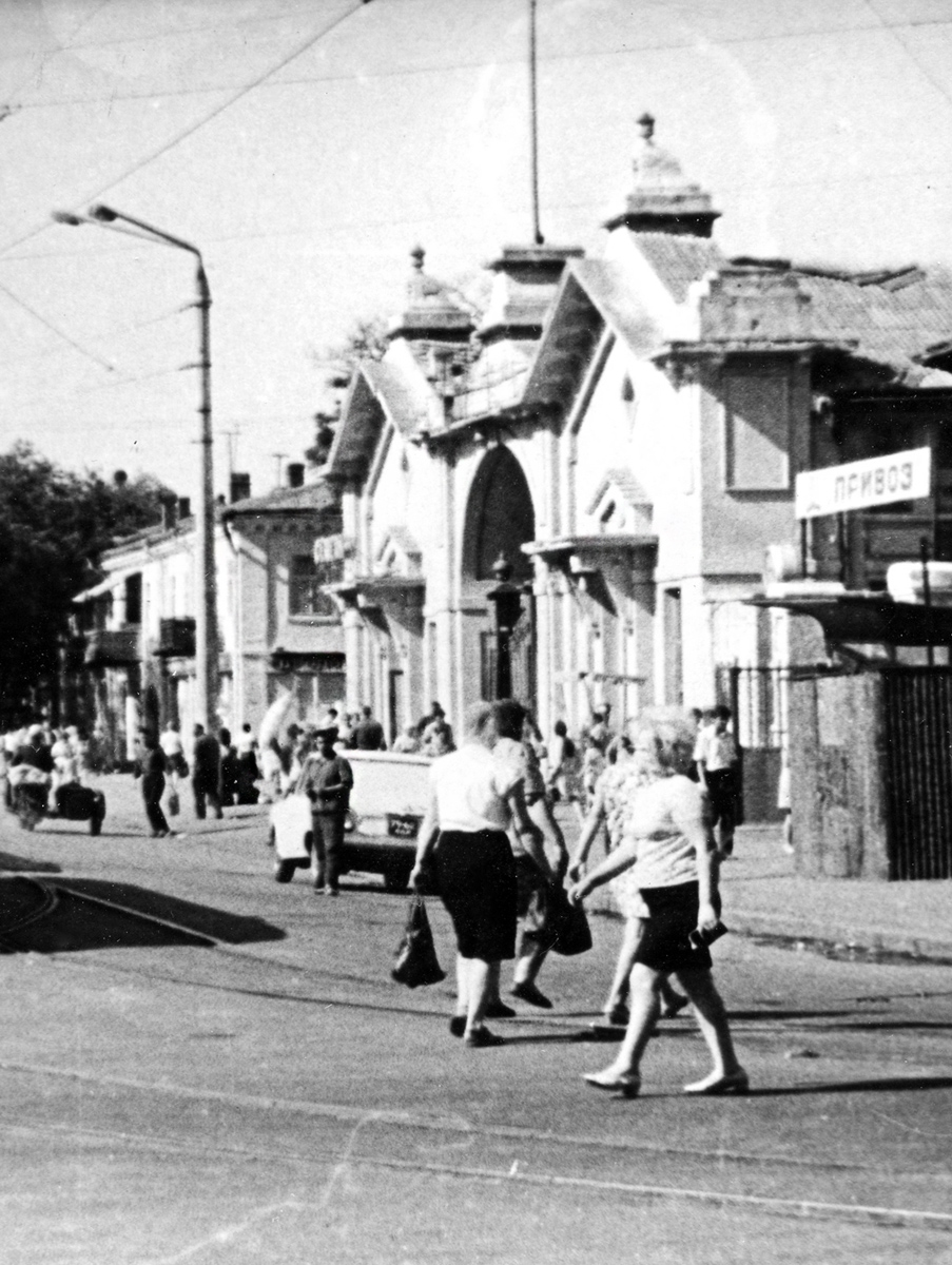 Одесса, привозна вулиця, 90 / преображенська вулиця, 98 / Пантелеймонівська вулиця, 93; Привозна вулиця, 18; Привозна вулиця, 20