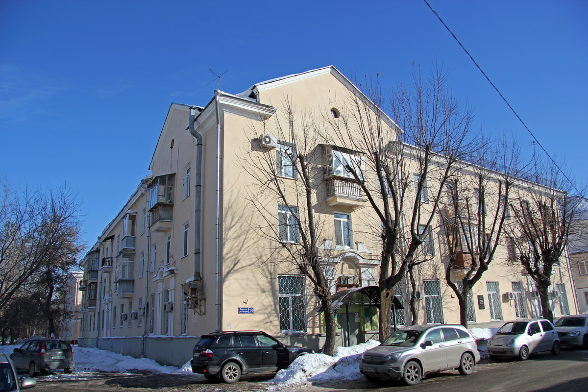 Казань, Улица Искра, 1 / Улица Петра Алексеева, 4