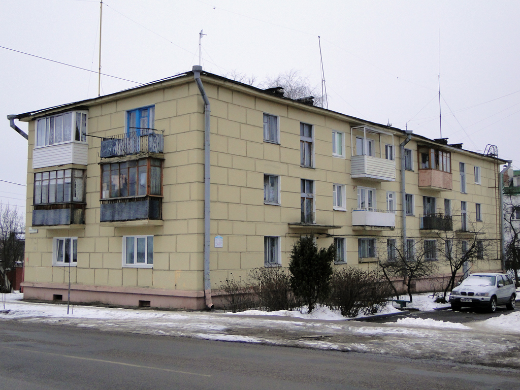 Минск, Улица Грекова, 10 / Улица Сурикова, 15
