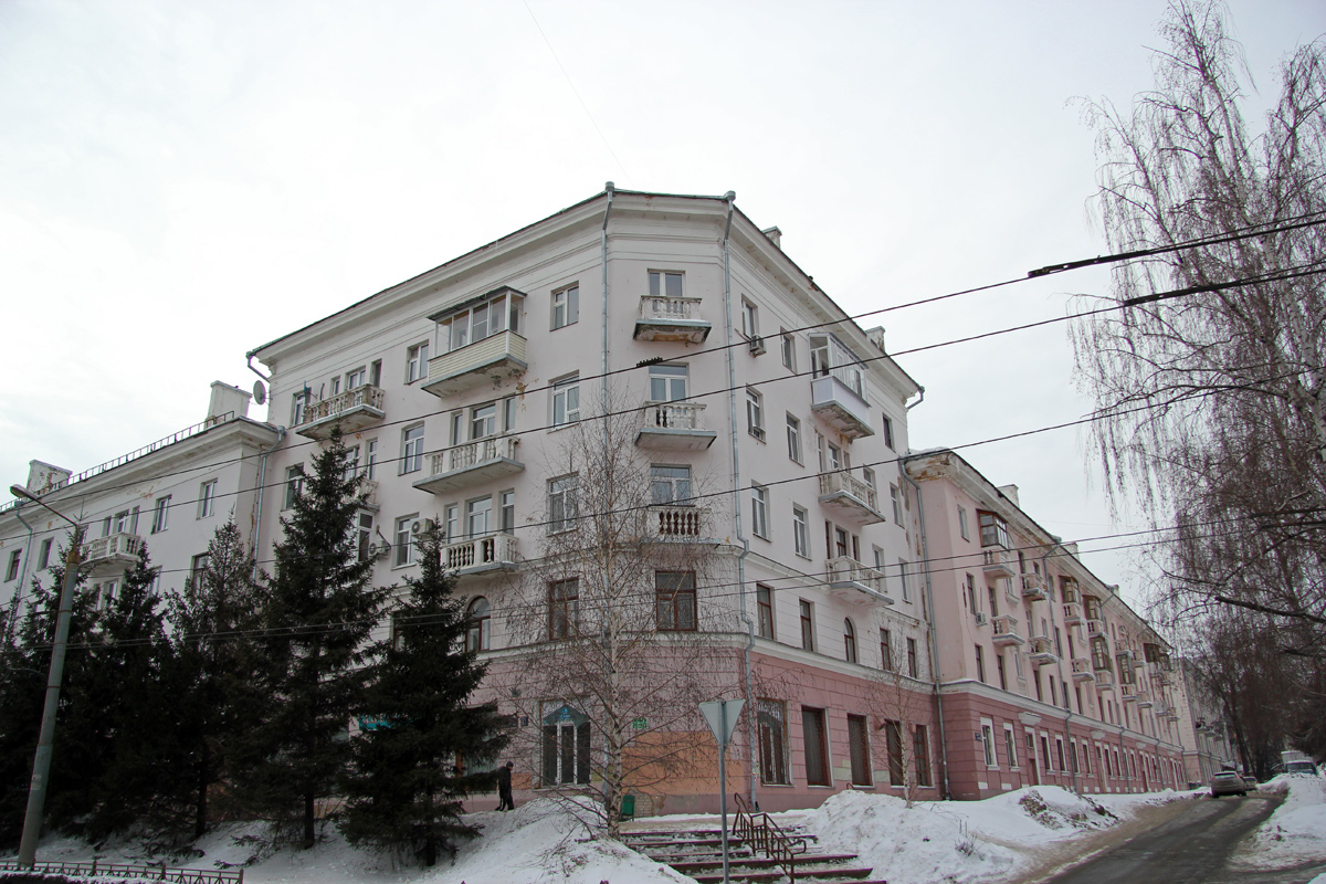 Казань, Улица Степана Халтурина, 11 / Улица Шульгина, 10