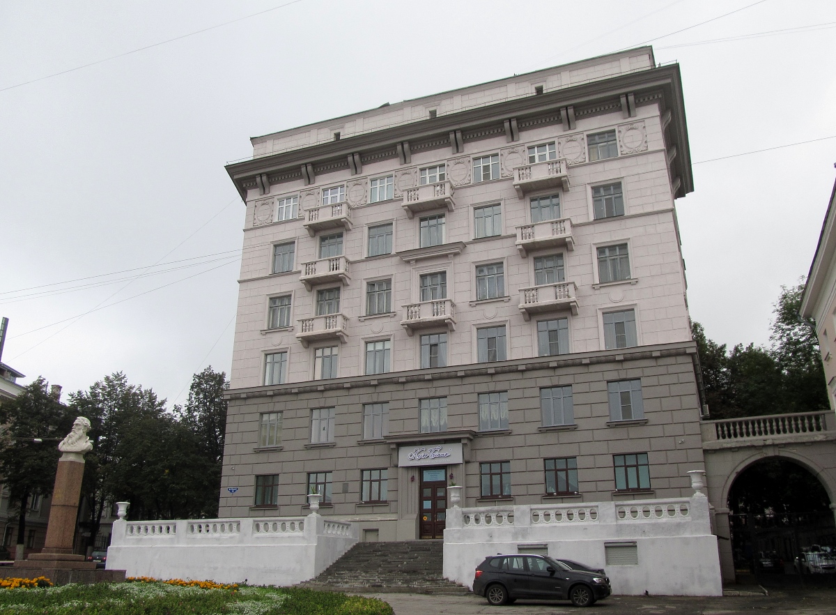 Нижний Новгород, Улица Минина, 1