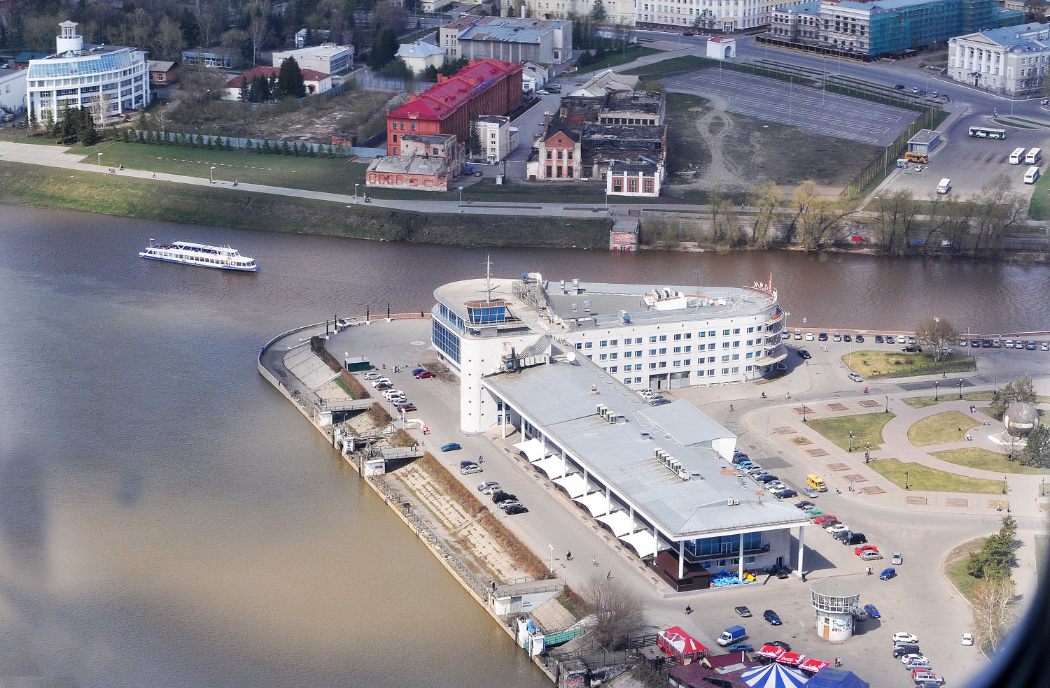 Омск, Улица Победы, 5 корп. 1; Улица Петра Некрасова, 1/1; Улица Петра Некрасова, 1в; Улица Лермонтова, 2; Партизанская улица, 8; Партизанская улица, 6; Улица Достоевского, 1 / Улица Победы, 4; Улица Достоевского, 2