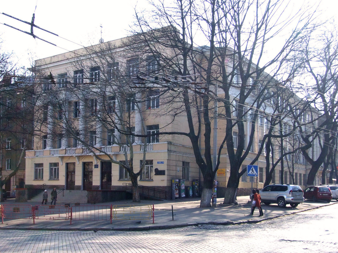 Одесса, Вулиця Льва Толстого, 1 / Соборна площа, 8