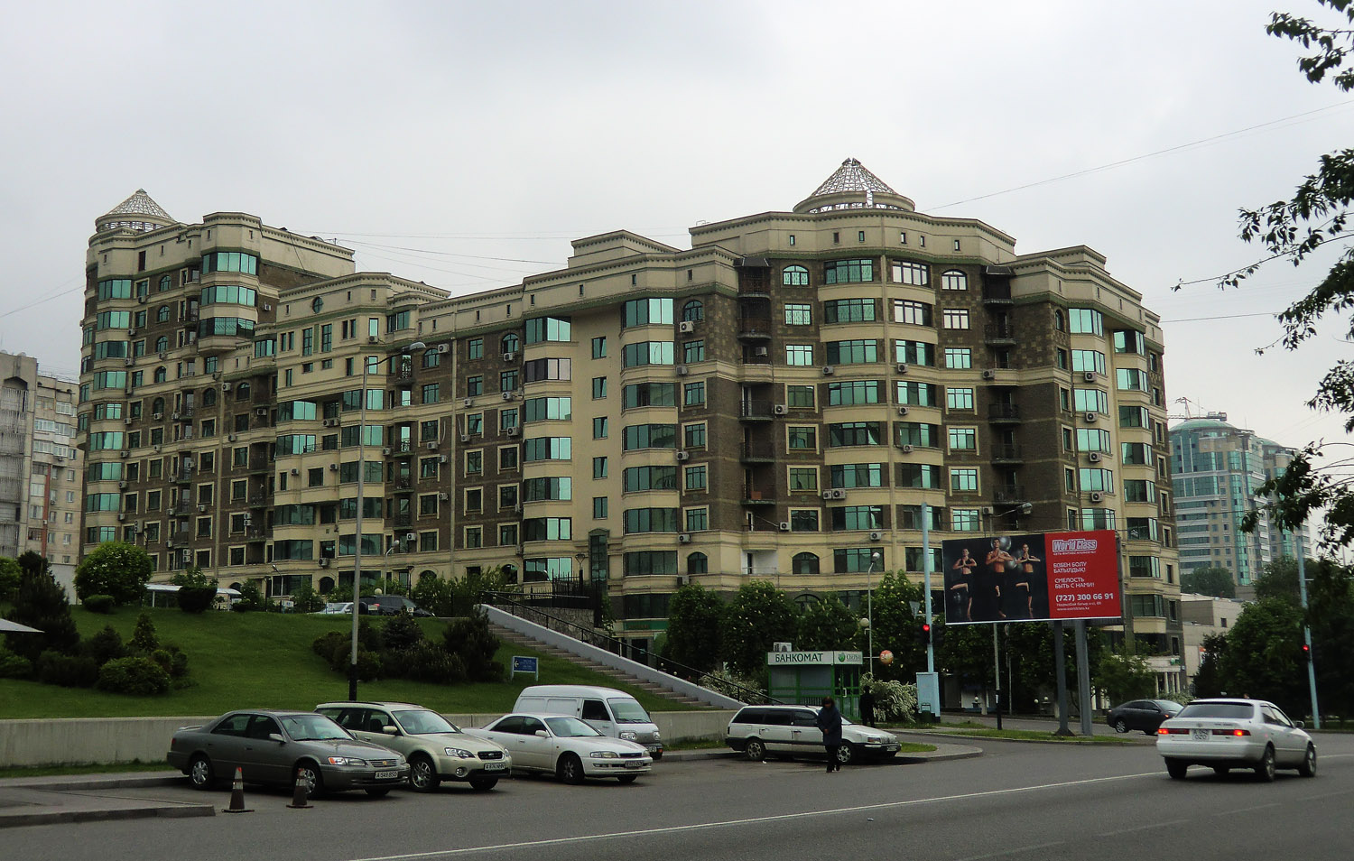 Алматы, Микрорайон "Самал-2", 105 / Бульвар Мендикулова, 105