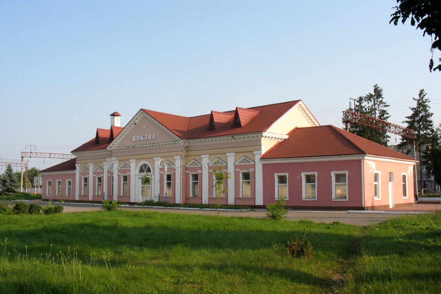 Волочиск, Привокзальная площадь, 1