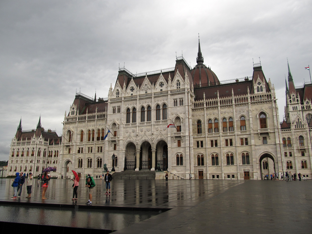 Будапешт, Kossuth Lajos tér (V. kerület), 1-3