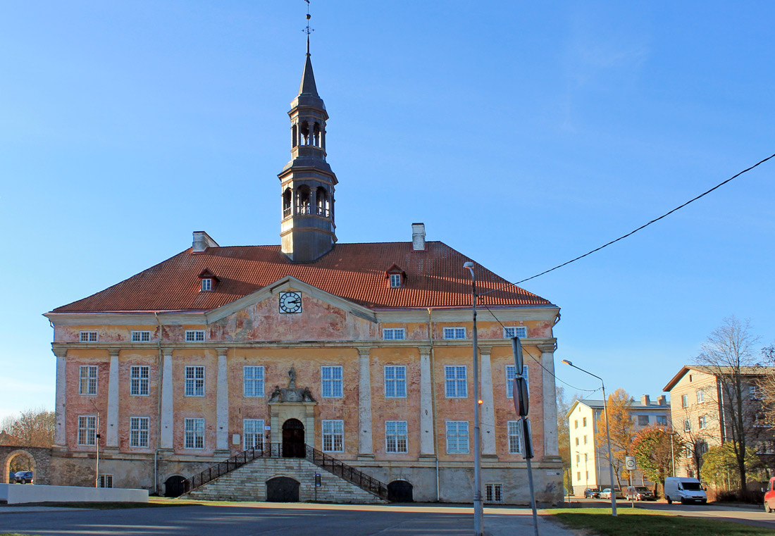 Нарва, Raekoja plats