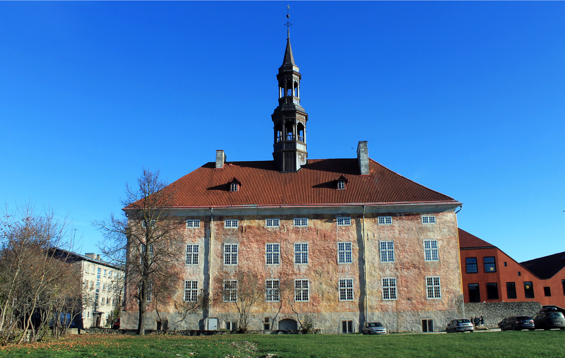 Нарва, Raekoja plats