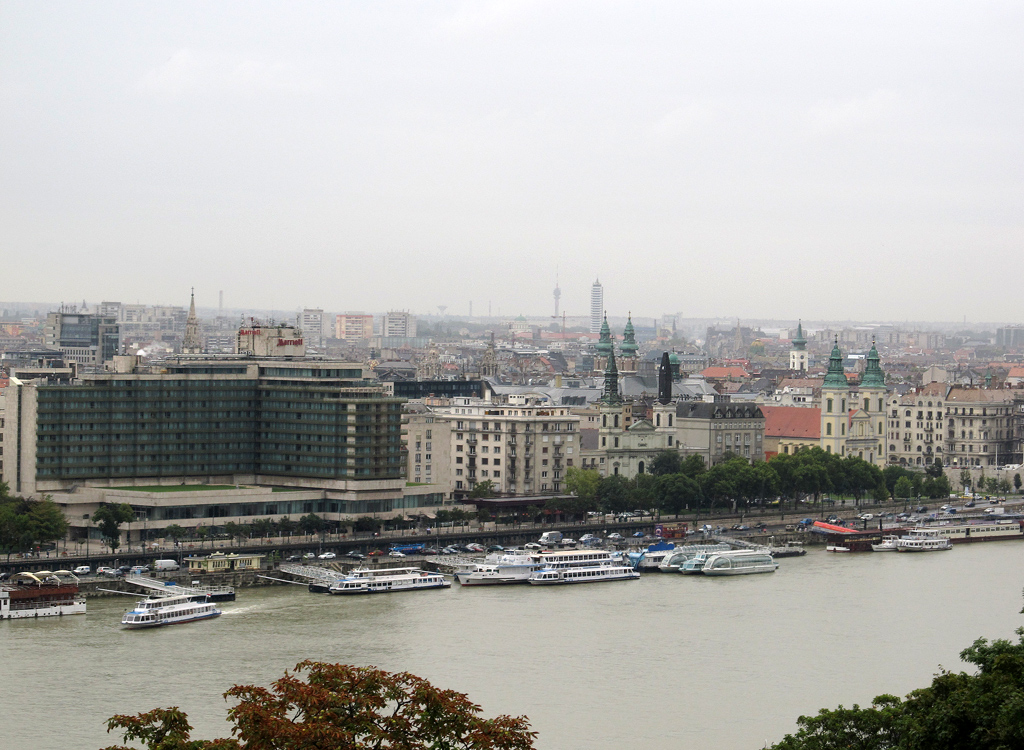 Будапешт, Apáczai Csere János utca, 4; Március 15. tér, 2; Petőfi tér, 2; Petőfi tér, 3 / Régiposta utca, 104