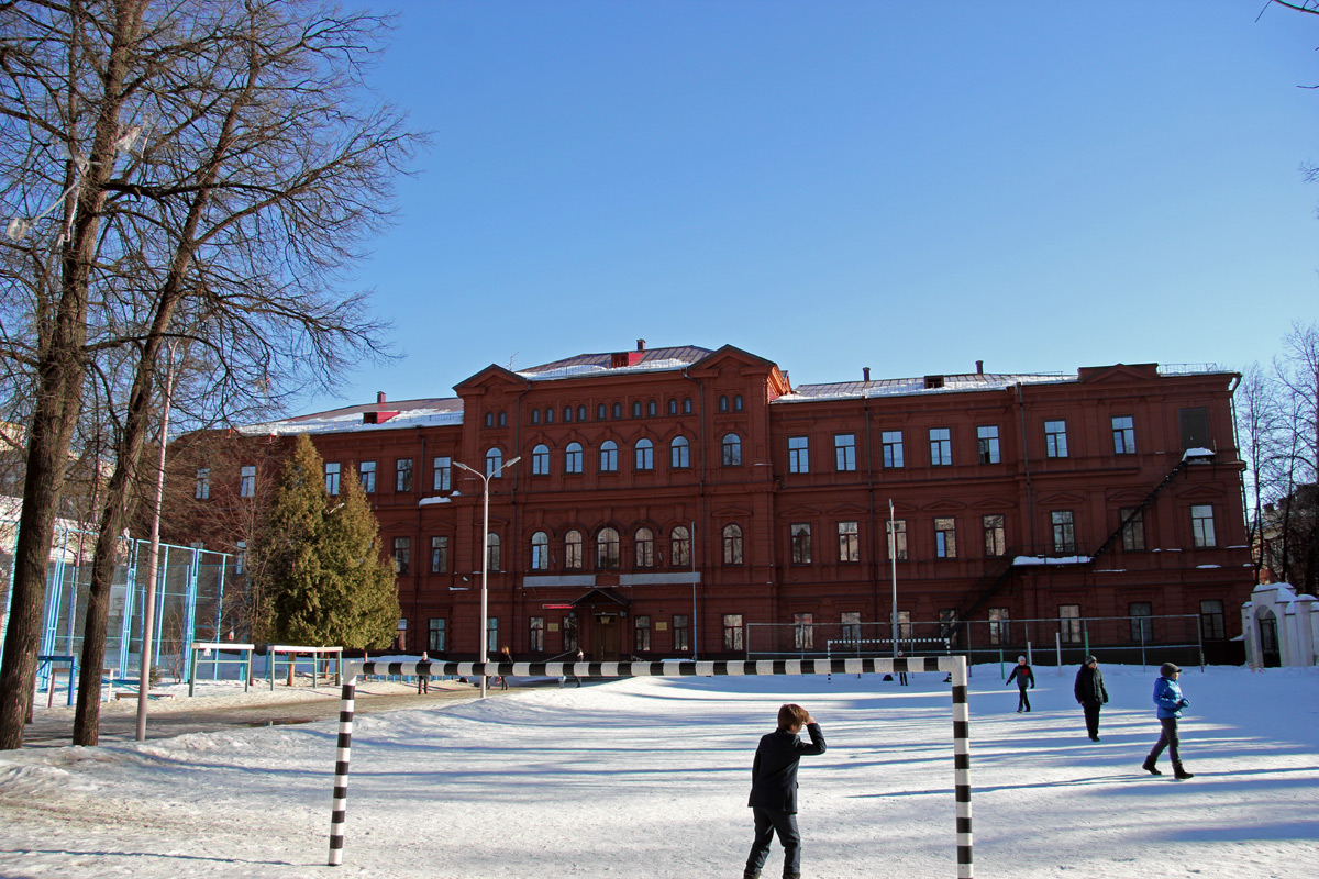 Казань, Улица Муштари, 6 / Улица Айвазовского, 2