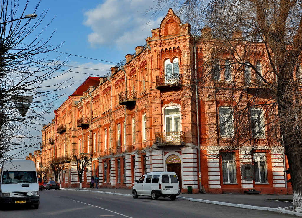 Умань, Садова вулиця, 2