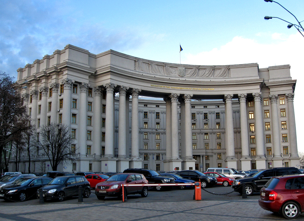Киев, Михайловская площадь, 1