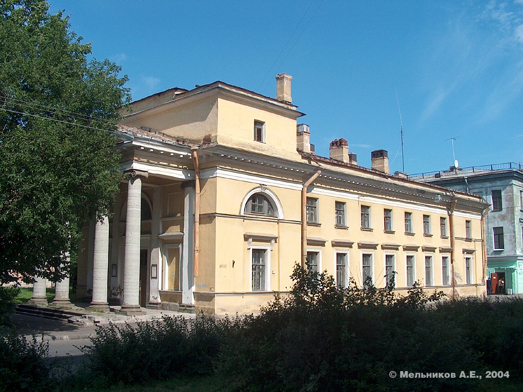 Кронштадт, Улица Зосимова, 24 / Андрееевская улица, 13