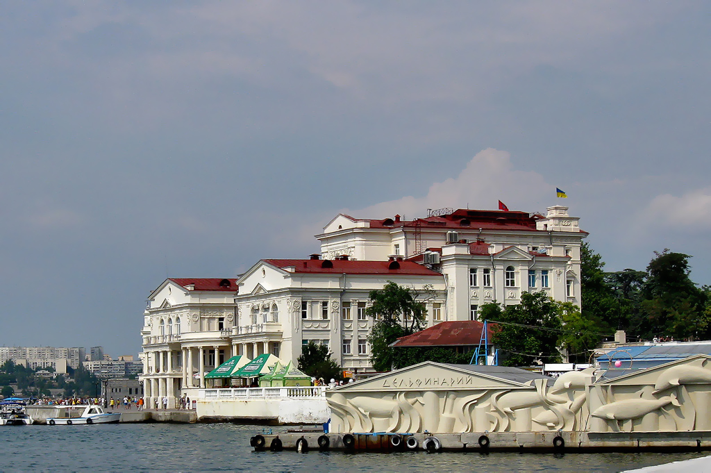 Севастополь, Проспект Нахимова, 4; Набережная Корнилова, 2