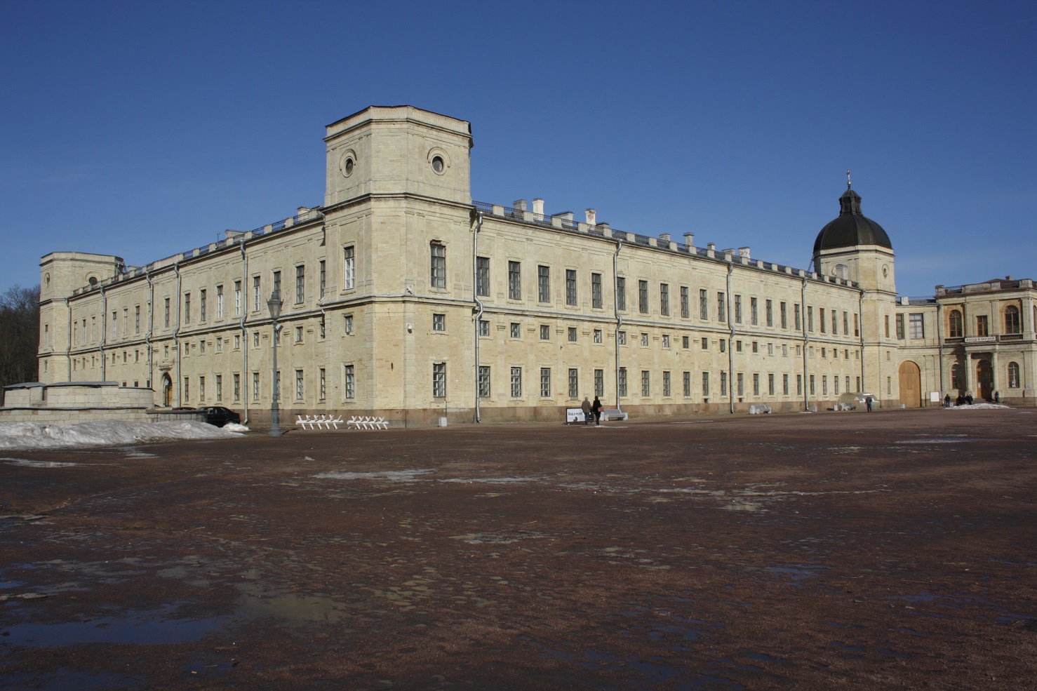 Гатчина, Красноармейский проспект, 1
