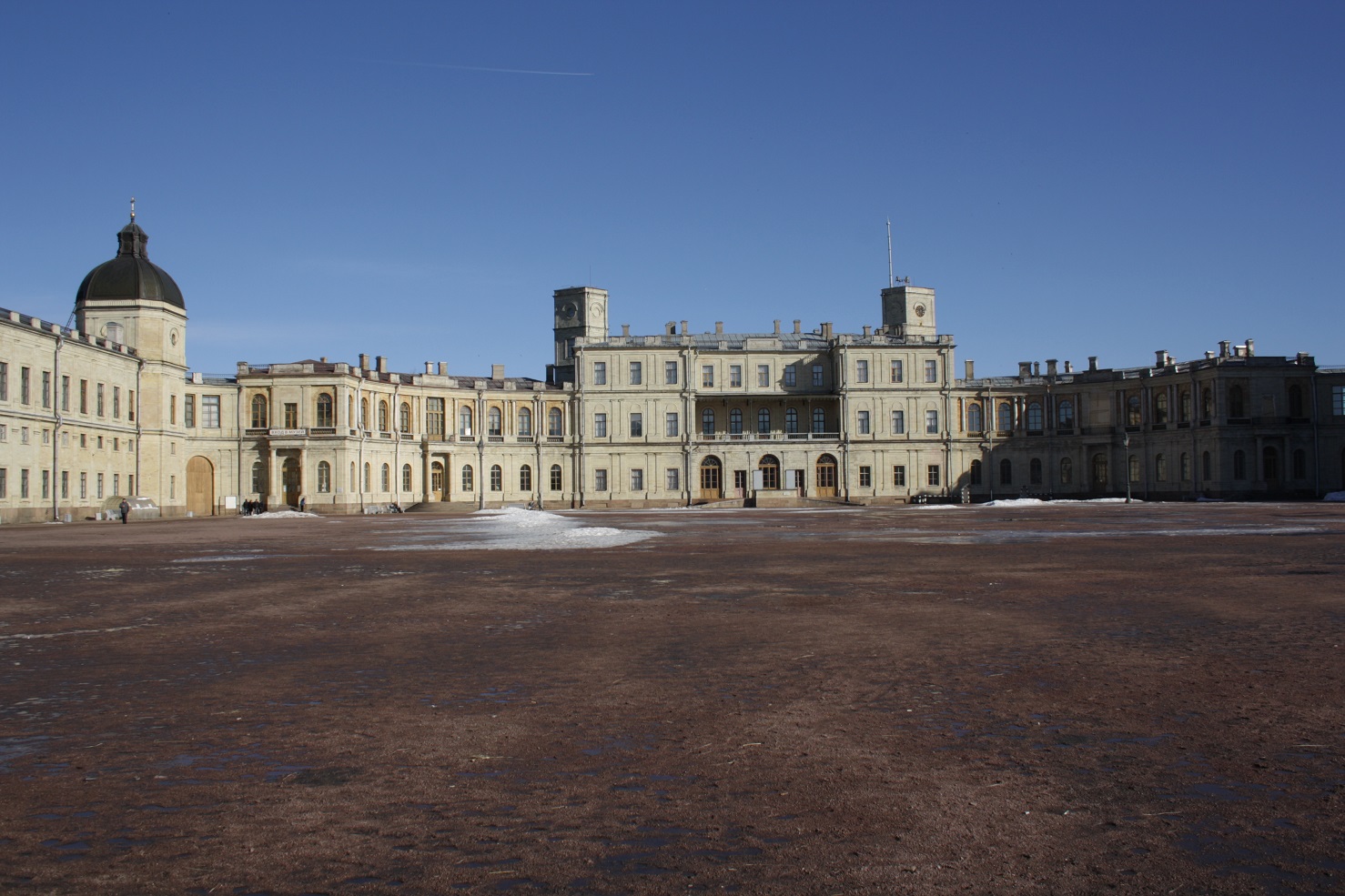 Гатчина, Красноармейский проспект, 1