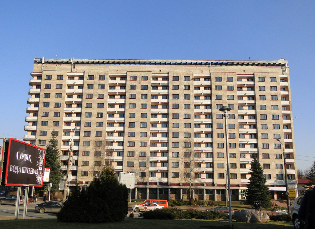 Минск, Улица Якуба Коласа, 28 / Улица Сурганова, 33