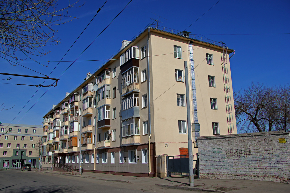 Казань, Улица Гаяза Исхаки, 1