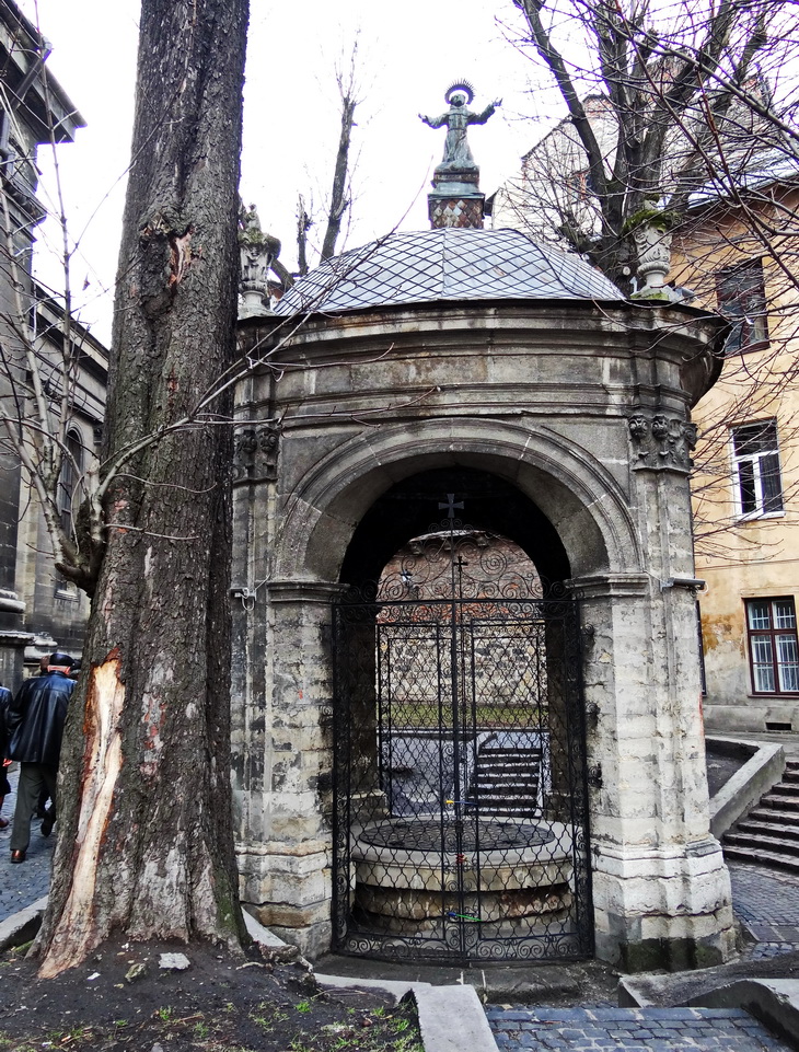 Lviv, Соборная площадь, 1