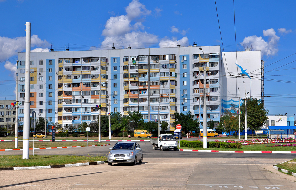 Керчь, Шоссе Героев Сталинграда, 1 / Улица Ворошилова, 1