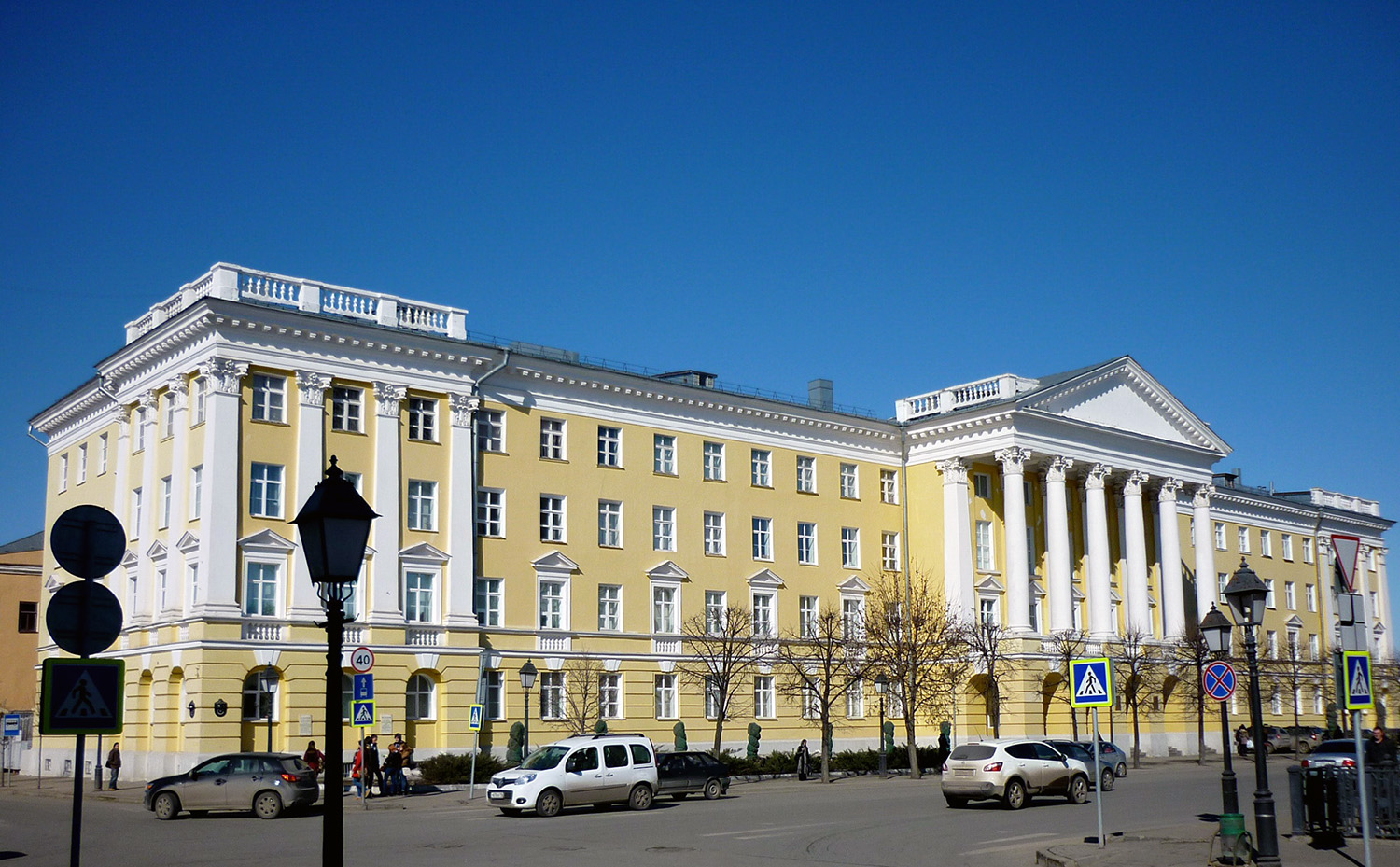 Казань, Кремлёвская улица, 29 / Улица Лобачевского, 1