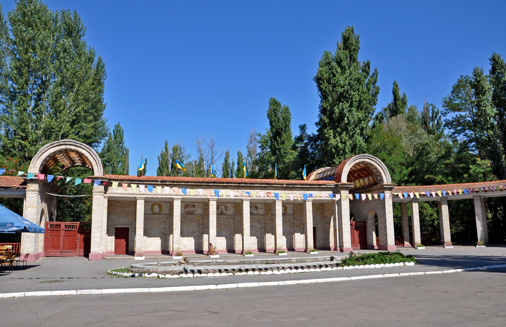 Новая Каховка, Днепровский проспект