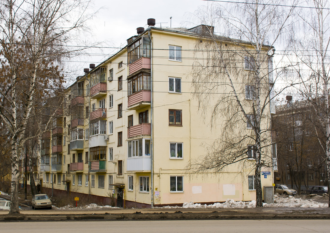 Уфа, Улица Серго Орджоникидзе, 12 / Улица Карима Хакимова, 10