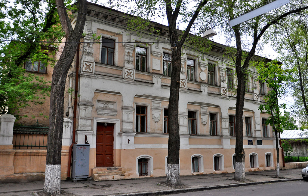 Харьков, Чернышевская улица, 16 / Улица Жён Мироносиц, 2