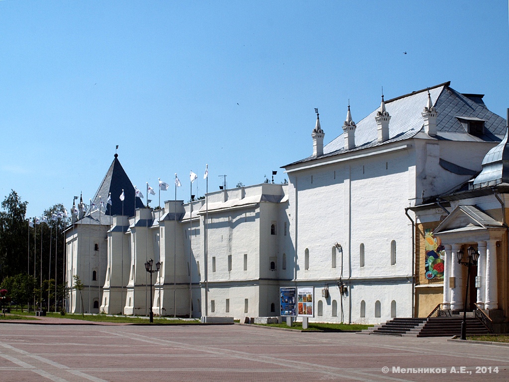 Вологда, Улица Сергея Орлова, 15; Кремлёвская площадь, 3