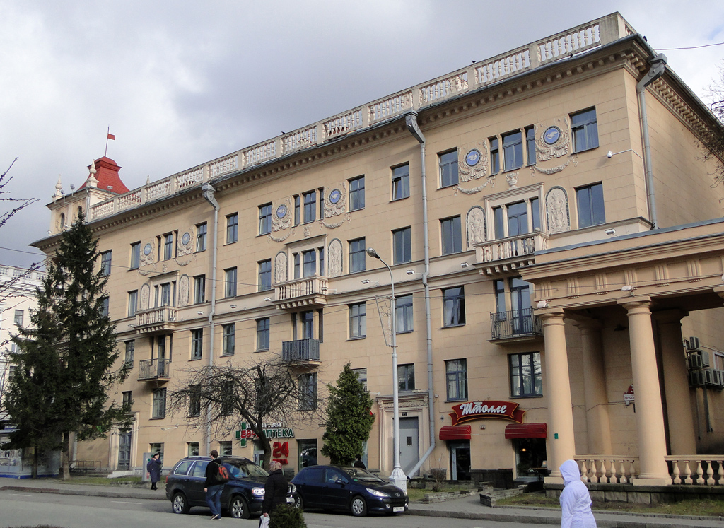 Минск, Проспект Независимости, 38 / Улица Захарова, 22