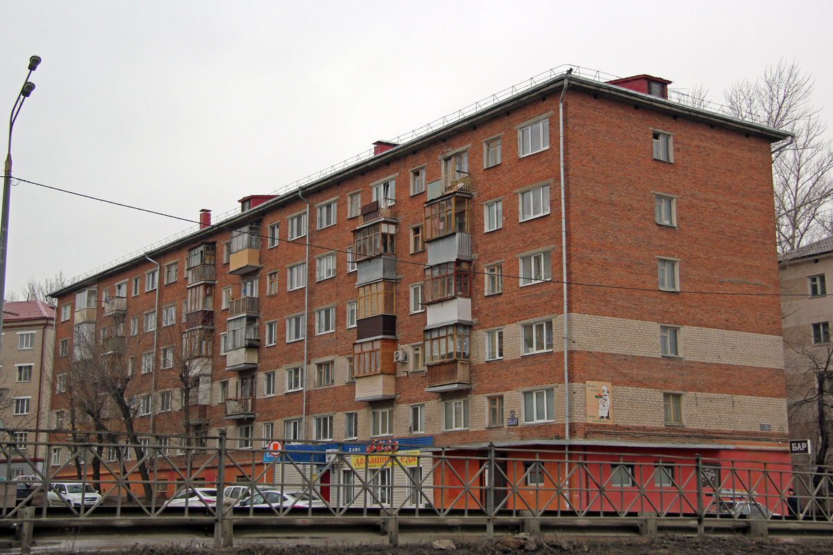 Казань, Улица Академика Кирпичникова, 27 / Улица Академика Арбузова, 10
