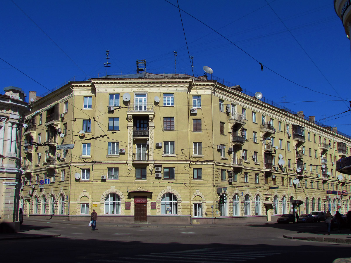 Харьков, Кооперативная улица, 13 / Переулок Короленко, 2