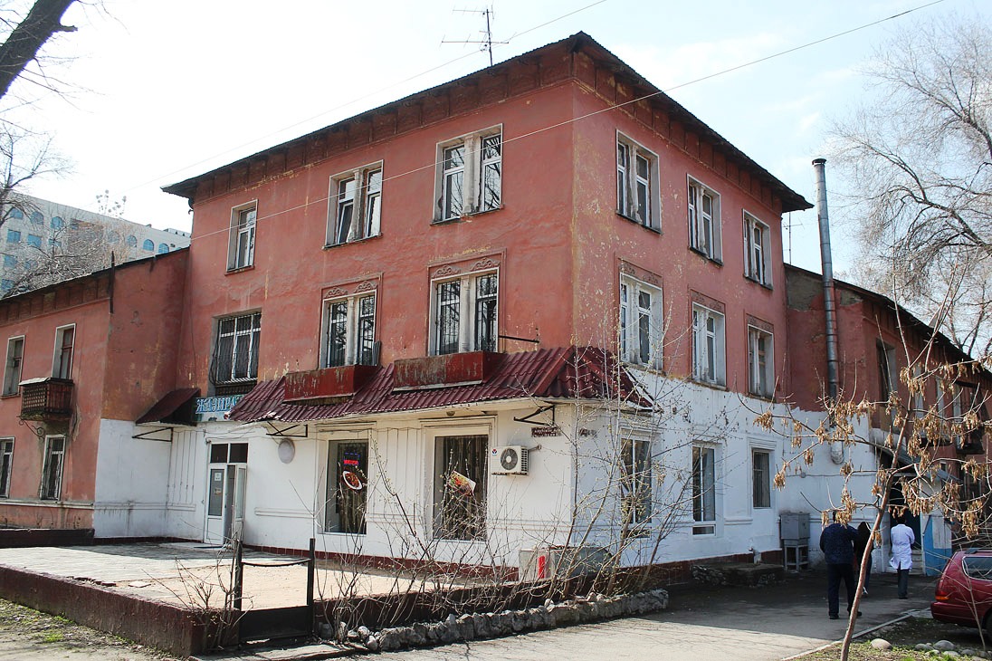 Алматы, Улица Байтурсынова, 31 / улица Казыбек би, 104