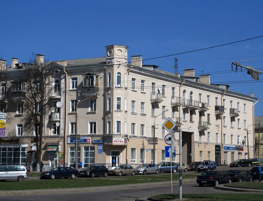 Минск, Партизанский проспект, 107 / Центральная улица, 13 / Улица Челюскинцев, 13