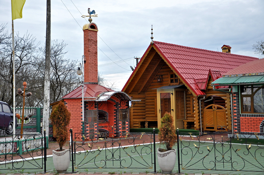 Золочевский район, прочие н.п., с. Старый Милятин, Автодорога М-06