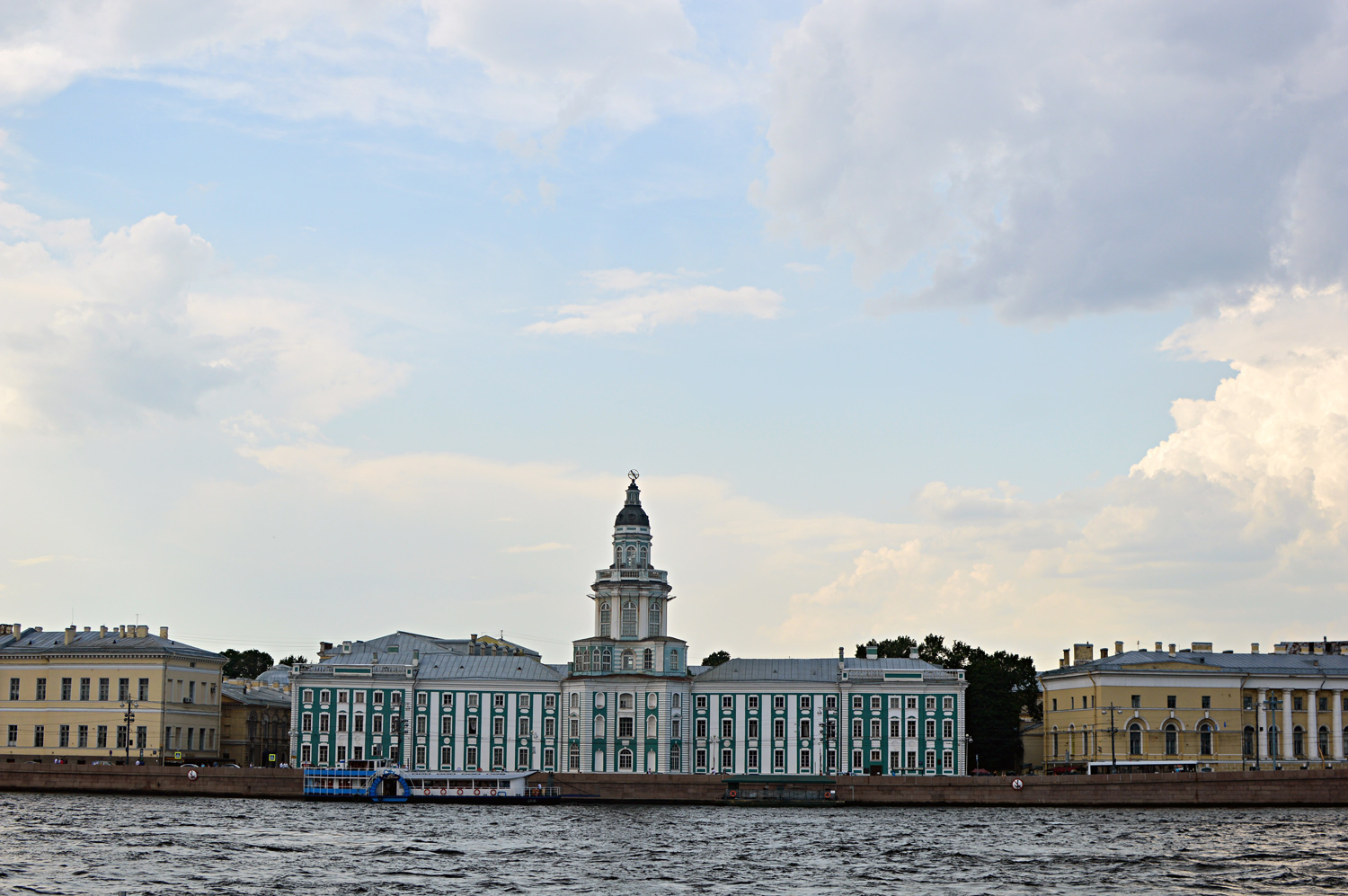Sankt Petersburg, Университетская набережная, 3