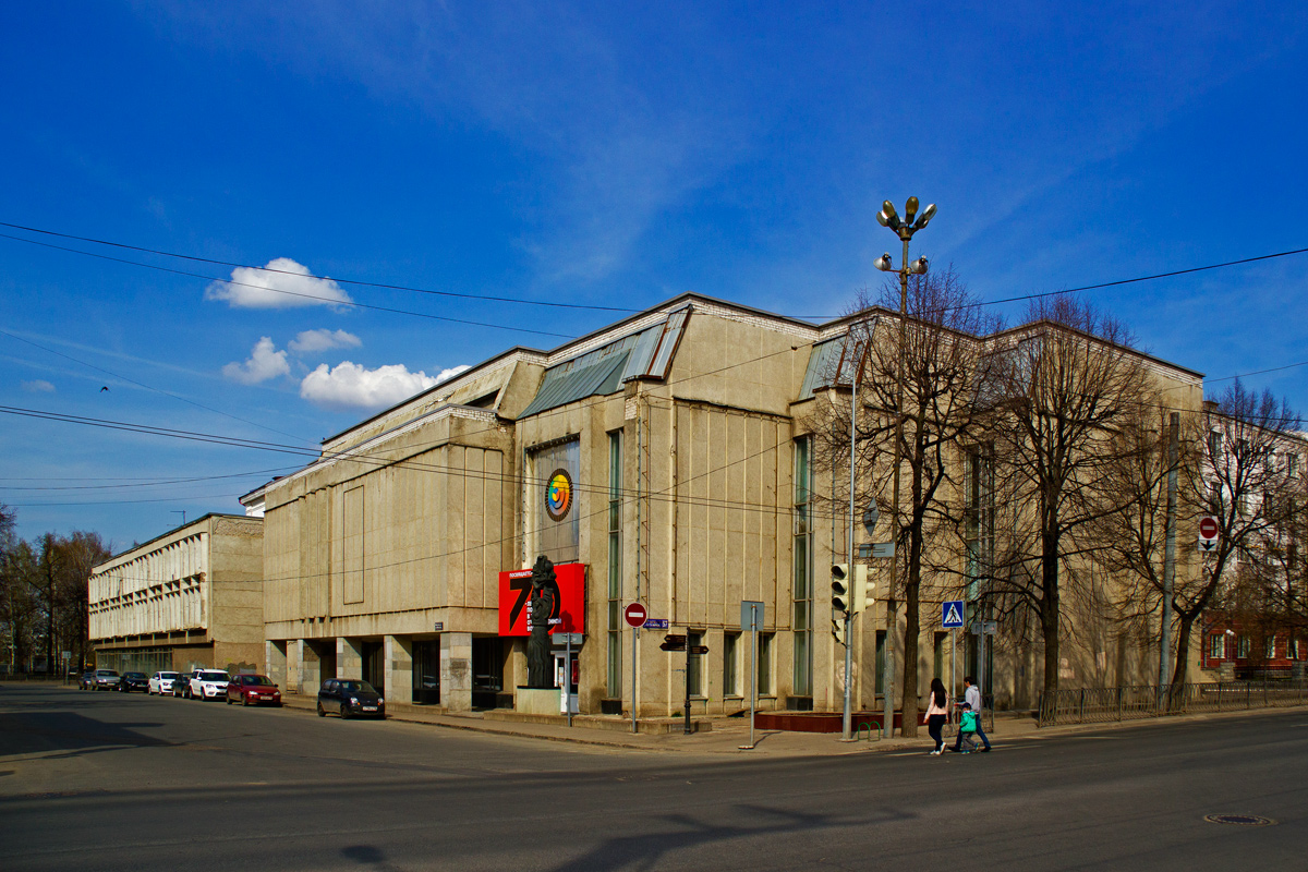 Казань, Улица Карла Маркса, 57 / Улица Муштари, 32; Большая Красная улица, 62