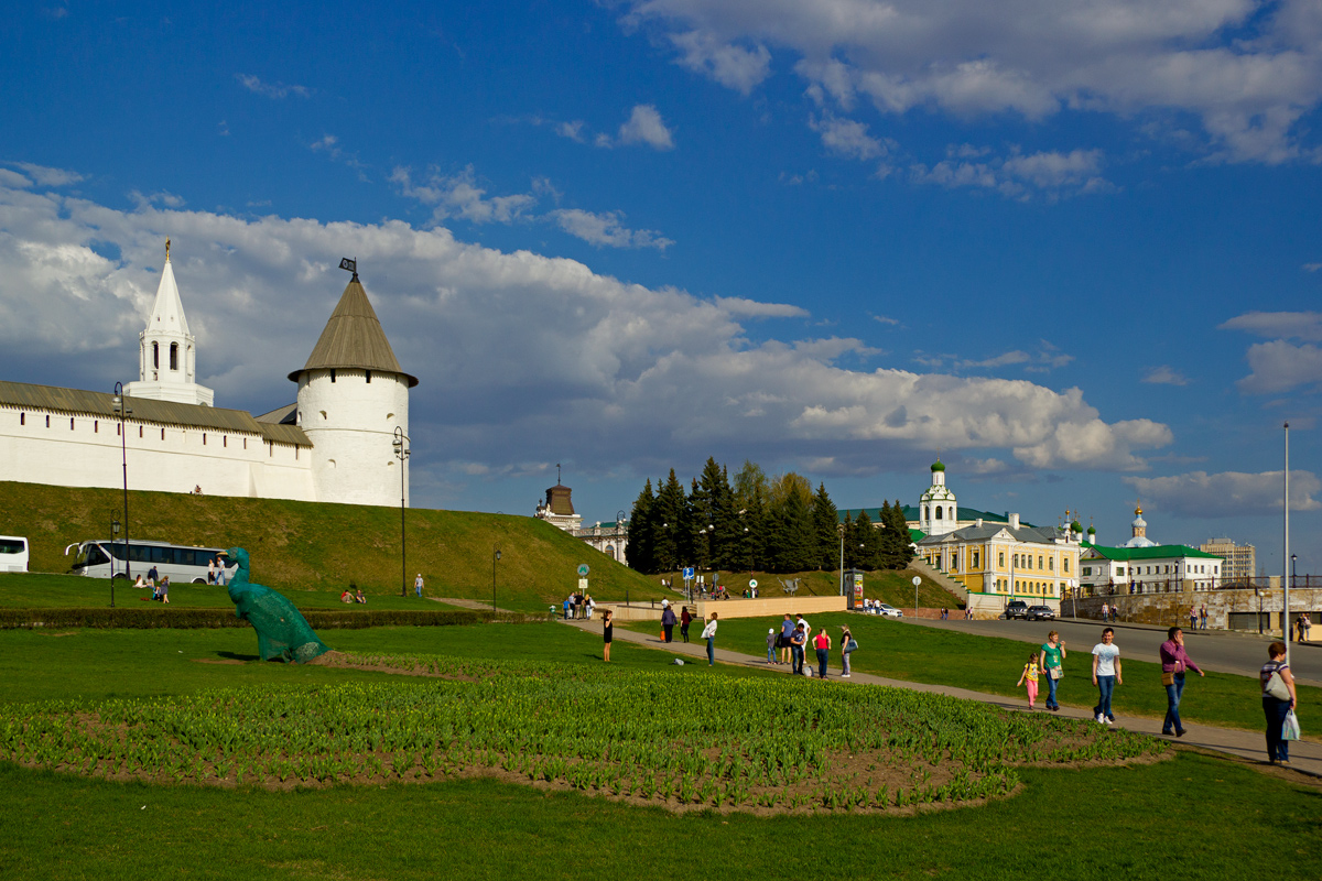 Казань, Кремль, Юго-Западная Башня; Улица Баумана, 1